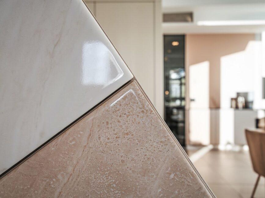 Porównanie gresu i płytek ceramicznych w nowoczesnym wnętrzu
